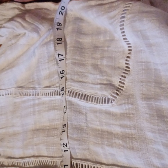 🌺Democracy White Blouse with Tan Buttons - Picture 5 of 10